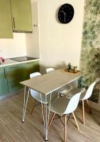 Kuchyň nebo kuchyňský kout v ubytování Green Oasis Apartment - Orlandito