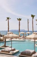 Bazén v ubytovaní Stella Blue Seaside Resort alebo v jeho blízkosti