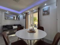 Posedenie v ubytovaní Luxury Apartman NR