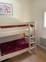 Łóżko lub łóżka w pokoju w obiekcie Le petit Atelier