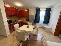Kuchyňa alebo kuchynka v ubytovaní Apartments Puntamika
