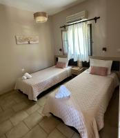 Posteľ alebo postele v izbe v ubytovaní Eleana apartments and studios