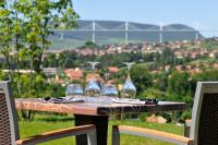 Nespecifikovaný výhled na hory nebo výhled na hory při pohledu z hotelu