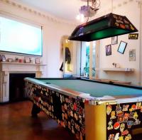 Biliár nebo kulečník v ubytování Wow Hostel Barcelona