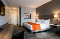 Amsterdam Inn & Suites, Ascend Hotel Collectionにあるベッド