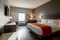 Amsterdam Inn & Suites, Ascend Hotel Collectionにあるベッド