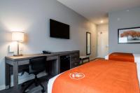 Amsterdam Inn & Suites, Ascend Hotel Collectionにあるベッド