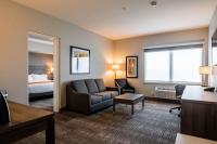 Amsterdam Inn & Suites, Ascend Hotel Collectionにあるシーティングエリア