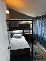 Ein Bett oder Betten in einem Zimmer der Unterkunft Atlantic Breeze Motel &amp; Apartments