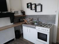Kuchyňa alebo kuchynka v ubytovaní la petite maison d'Albert