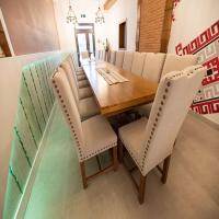 Khu vực ghế ngồi tại Casa Danciu