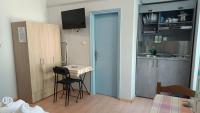 Kuchyňa alebo kuchynka v ubytovaní Apartments Konstantinidis