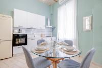 A kitchen or kitchenette at Design Loft - Nel cuore di Roma