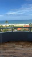 un balcón con vista al mar en Hotel Midotel Seaview, en Pointe-Noire