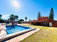Bazén v ubytovaní VILLA SUMMER SOL Mediterránea alebo v jeho blízkosti