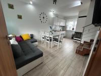 Kuchyňa alebo kuchynka v ubytovaní Delfinek - Domki Apartamenty