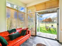 Posezení v ubytování Fantastic modern vacation home with views