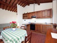 Kuchnia lub aneks kuchenny w obiekcie Pleasant Apartment with Swimming Pool,Garden,BBQ, Parking