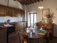 Kuchnia lub aneks kuchenny w obiekcie Pleasant Apartment with Swimming Pool,Garden,BBQ, Parking