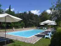 Basen w obiekcie Pleasant Apartment with Swimming Pool,Garden,BBQ, Parking lub w pobliżu
