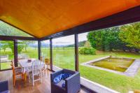 Vonkajšia záhrada v ubytovaní Casa con gran jardín y piscina en Cabarceno