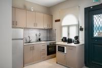 A kitchen or kitchenette at Liostasi