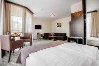 Posteľ alebo postele v izbe v ubytovaní Hotel Emocja SPA