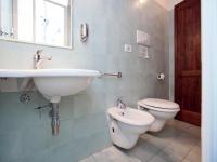 Łazienka w obiekcie Pleasant Apartment with Swimming Pool,Garden,BBQ, Parking
