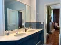 A bathroom at Casino di Pragatto