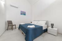 A bed or beds in a room at Nara Apartments 1 - Private Jacuzzi