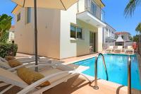 Bazén v ubytování Villa Adonia - 30m from Pernera Beach nebo v jeho okolí