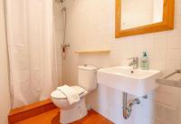 Koupelna v ubytování T4 · Beachside escape with unbeatable views