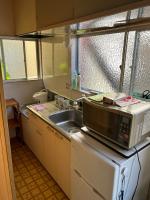 Küche&#47;Küchenzeile in der Unterkunft ハイツドリーム梦想小屋