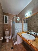 Kúpeľňa v ubytovaní Corfu Glyfada Beach Apartment 22