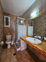 Kúpeľňa v ubytovaní Corfu Glyfada Beach Apartment 22