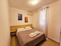 Posteľ alebo postele v izbe v ubytovaní Corfu Glyfada Beach Apartment 22