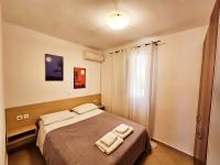 Posteľ alebo postele v izbe v ubytovaní Corfu Glyfada Beach Apartment 22