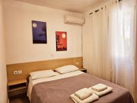 Posteľ alebo postele v izbe v ubytovaní Corfu Glyfada Beach Apartment 22