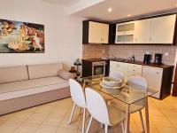 Kuchyňa alebo kuchynka v ubytovaní Corfu Glyfada Beach Apartment 22