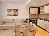Kuchyňa alebo kuchynka v ubytovaní Corfu Glyfada Beach Apartment 22