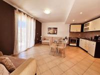 Kuchyňa alebo kuchynka v ubytovaní Corfu Glyfada Beach Apartment 22