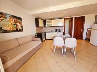 Kuchyňa alebo kuchynka v ubytovaní Corfu Glyfada Beach Apartment 22