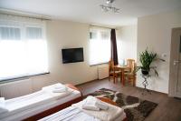 Łóżko lub łóżka w pokoju w obiekcie Hotel Vega