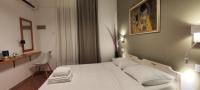 A bed or beds in a room at Papadioti Apartments