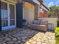 Posezení v ubytování Glyfada Beachfront House Ab3g