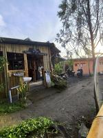 En have udenfor Tetebatu Valley Bungalows