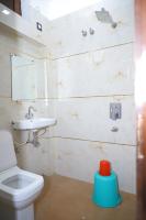 Ein Badezimmer in der Unterkunft Hotel Green Apple BAREILLY