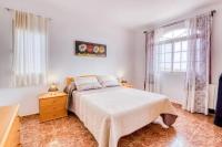 Posteľ alebo postele v izbe v ubytovaní Family Villa in Benifayó with Year-Round Private Pool
