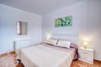 Posteľ alebo postele v izbe v ubytovaní Family Villa in Benifayó with Year-Round Private Pool