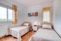 Posteľ alebo postele v izbe v ubytovaní Family Villa in Benifayó with Year-Round Private Pool